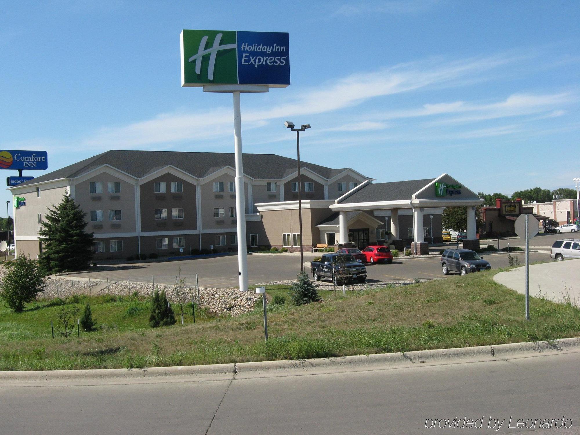 Holiday Inn Express Jamestown, An Ihg Hotel Exterior photo